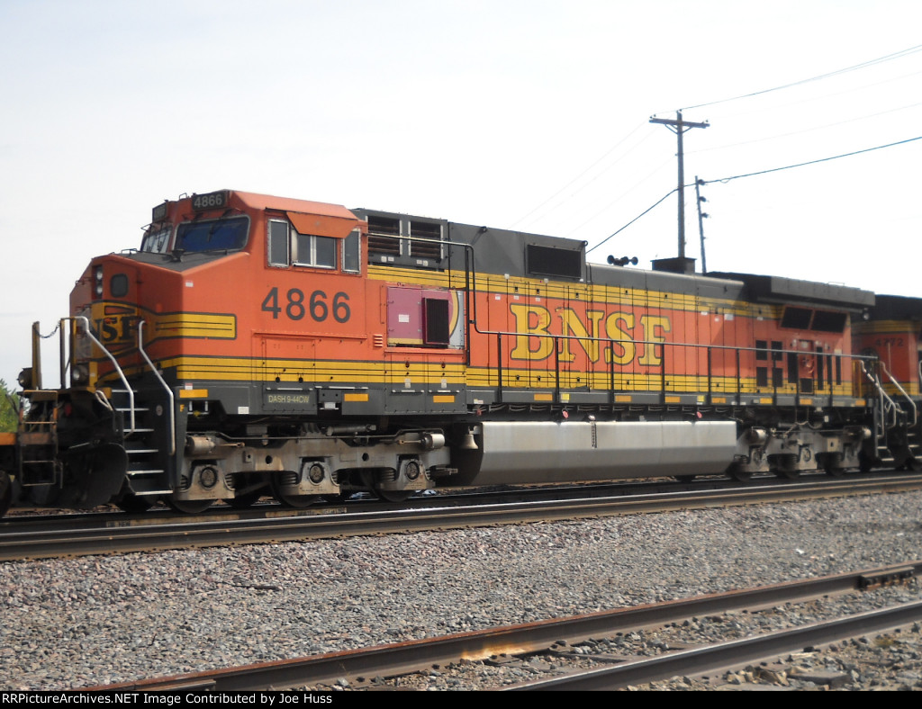 BNSF 4866